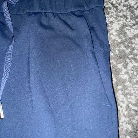Lululemon On The Fly Pant “28” - Midnight Navy - Women’s size 10 - Picture 5 of 8